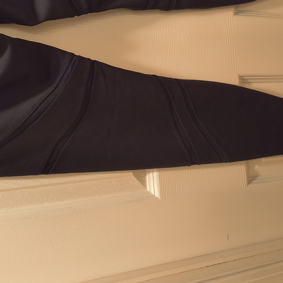 Stronger Leggings with Mesh Cutouts - Picture 4 of 4